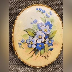 Beautiful Brooch- just darling 🥰